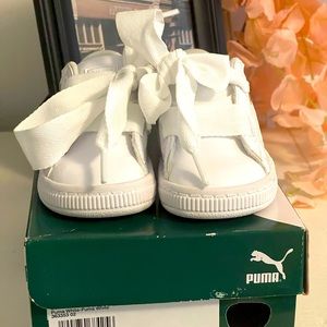 PUMA Unisex-Child Basket Heart Patent Sneaker